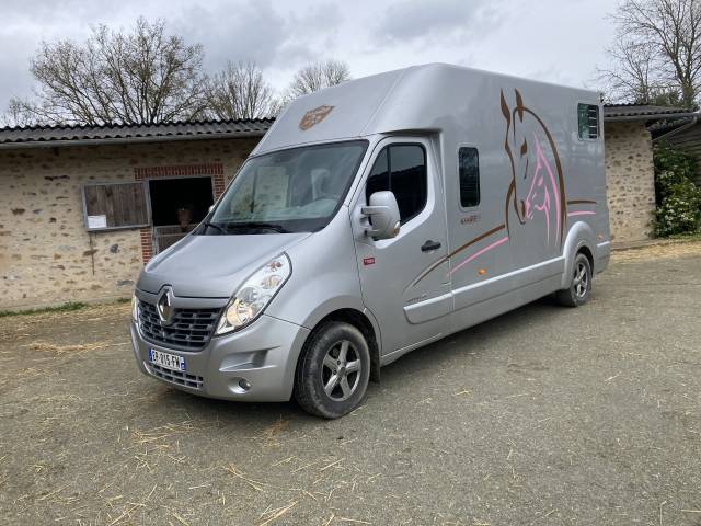 Kleine paardenvrachtwagen (B rijbewijs) Renault Polyvan D5 2017 Tweedehands